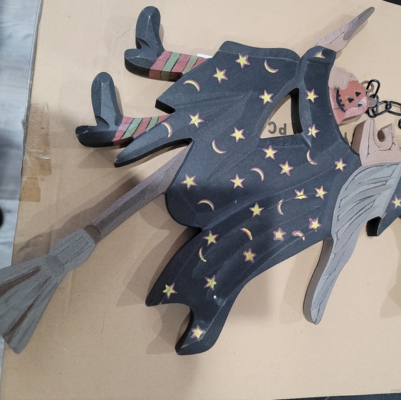 YOU ARE PURCHASING TWO WITCH, USA FLAG AND WOOD HANGER - Picture 11 of 11